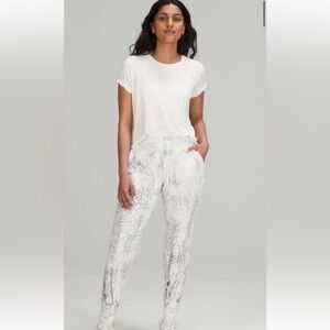 Lululemon $118 Warm Down Jogger *7/8 Length Thread Dye White Black 14